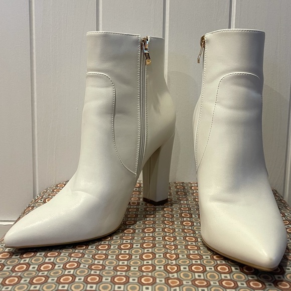 IDIFU Women’s White Ankle Boots - Picture 3 of 6
